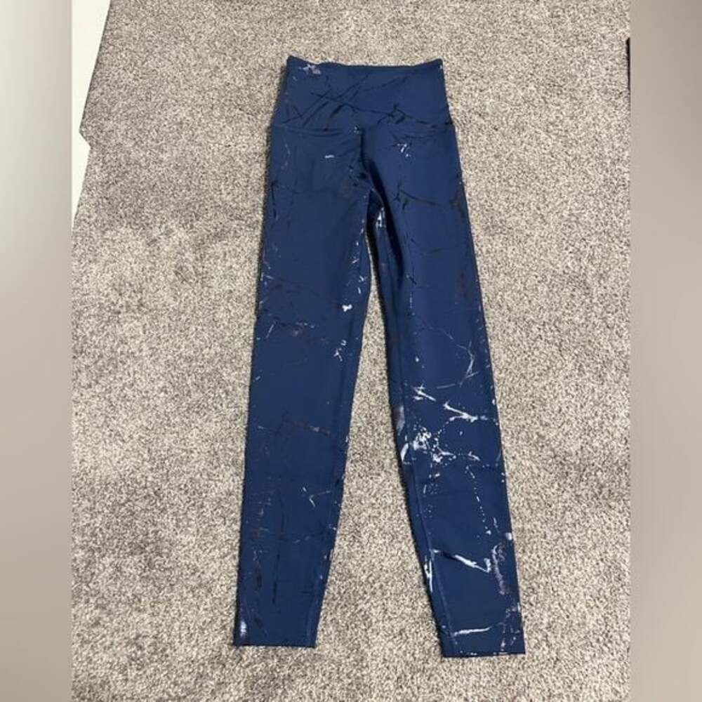 Beyond Yoga blue pattern high waisted leggings